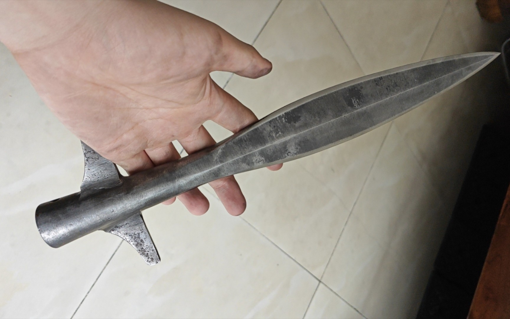 分享一把找幽州师傅定制的维京时代风格翼矛,自绘形制 非史实轻喷