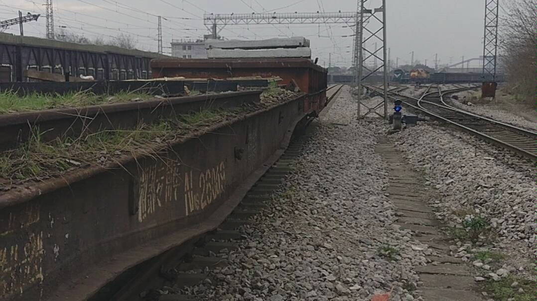 [图]这铁路得荒废多少年了