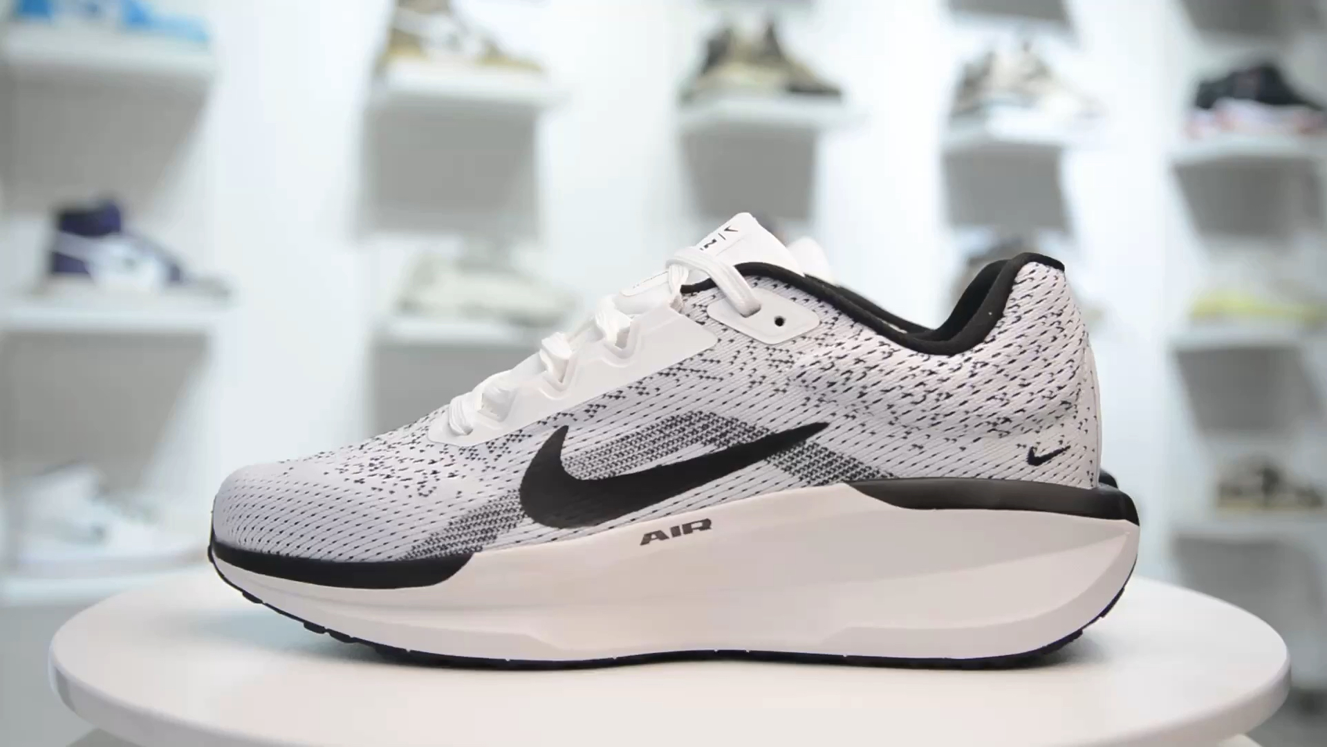 【实拍欣赏】nike air winflo 11 休闲跑步鞋 白黑