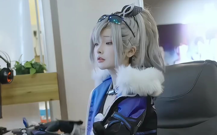 据说是这个网吧最有人气的陪玩小姐姐