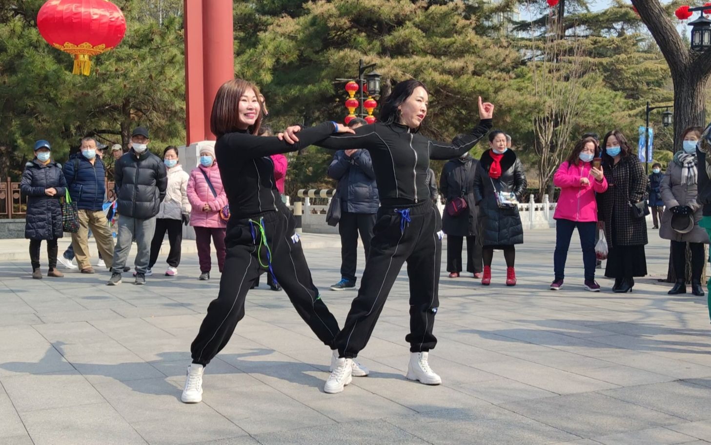 [图]吉特巴《最亲的人》歌好听，如意老师和冰雪老师舞步优美好看