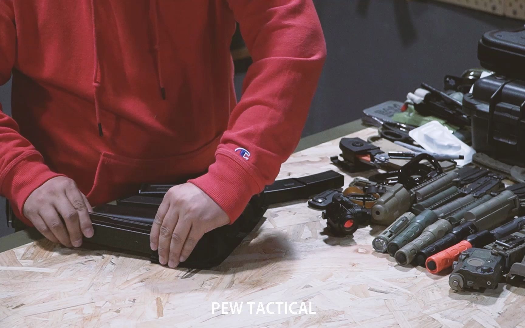 [图]【PEW TACTICAL】SMG四联 D3CRM用 使用演示