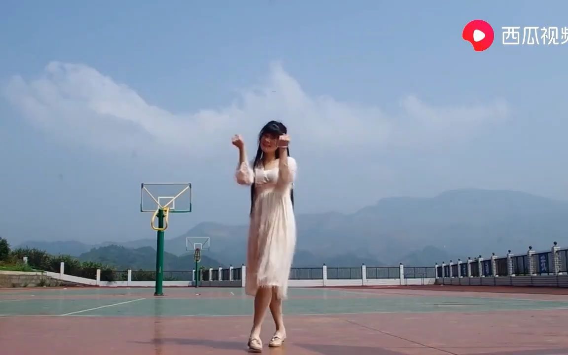 性感广场舞《雨中泪》
