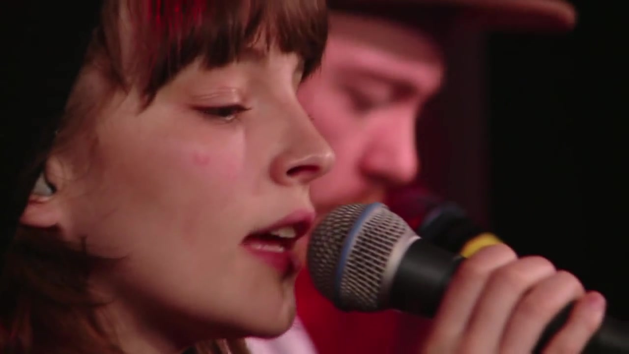 the mother we share- by chvrches live in studio q 主唱