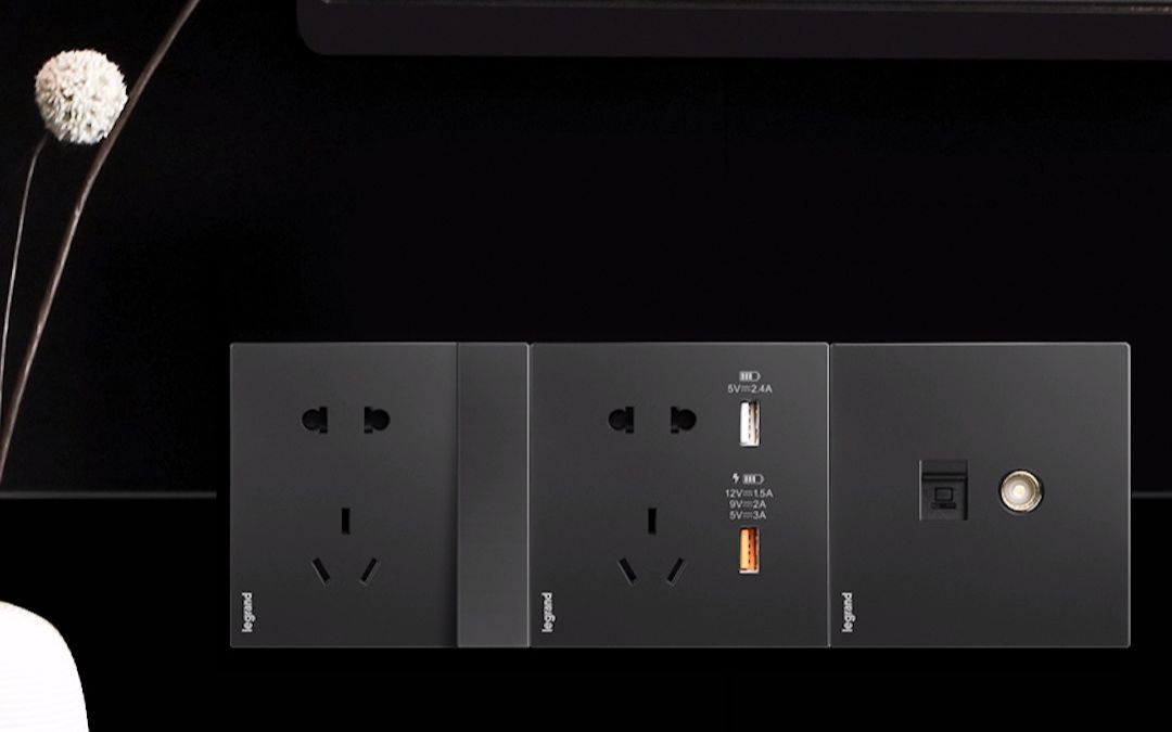 罗格朗新品逸远系列碳素黑上市,大面板,大间距,大按键,透明装饰条