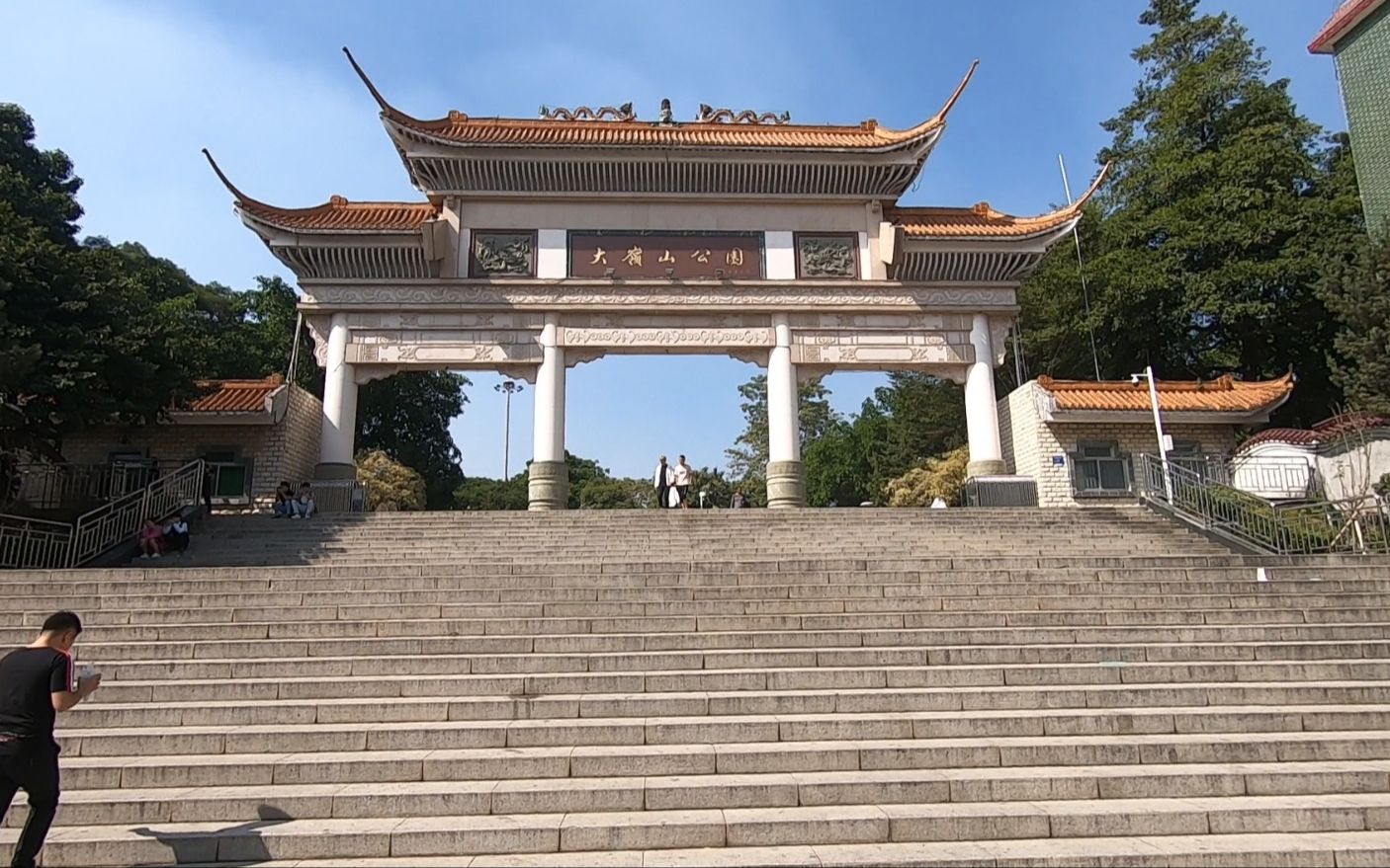 东莞大岭山公园,一天到晚都热闹非凡,农民工最喜欢来这里玩!