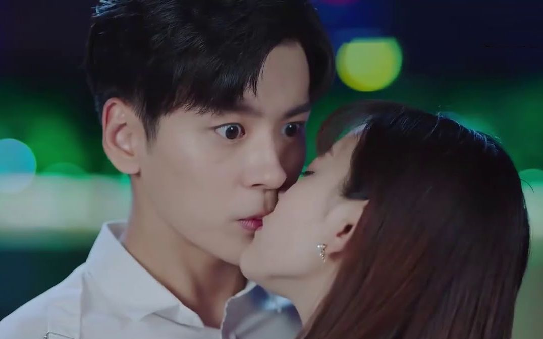 【猝不及防的吻】我可不是你羞答答的小学妹,文艺