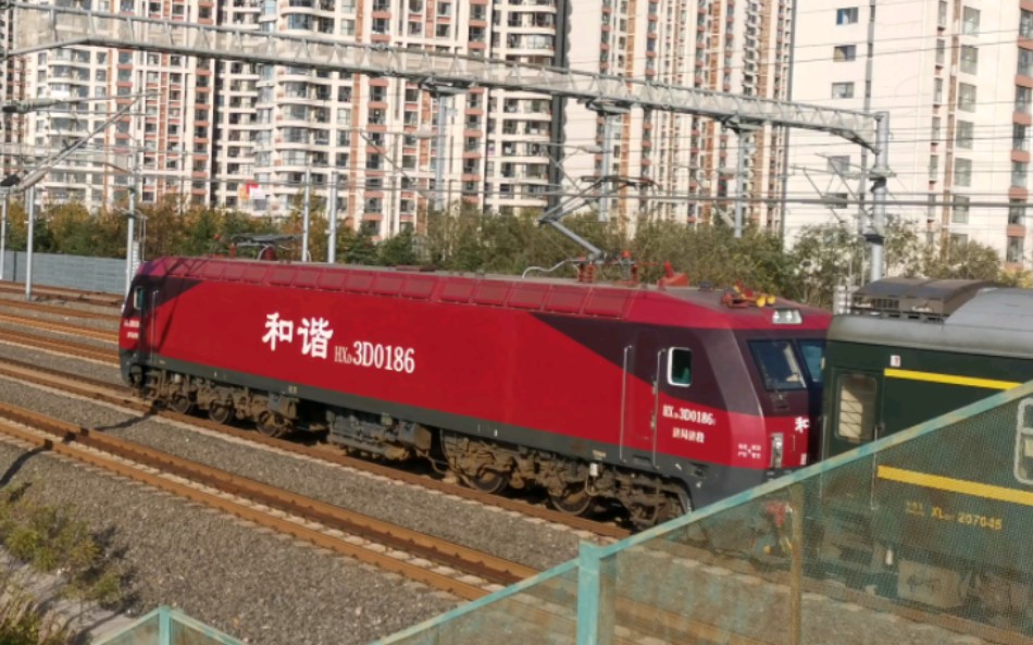 济局济段hxd3d0186牵引z170青岛北—广州青岛北站胶济客专场逆向发车.