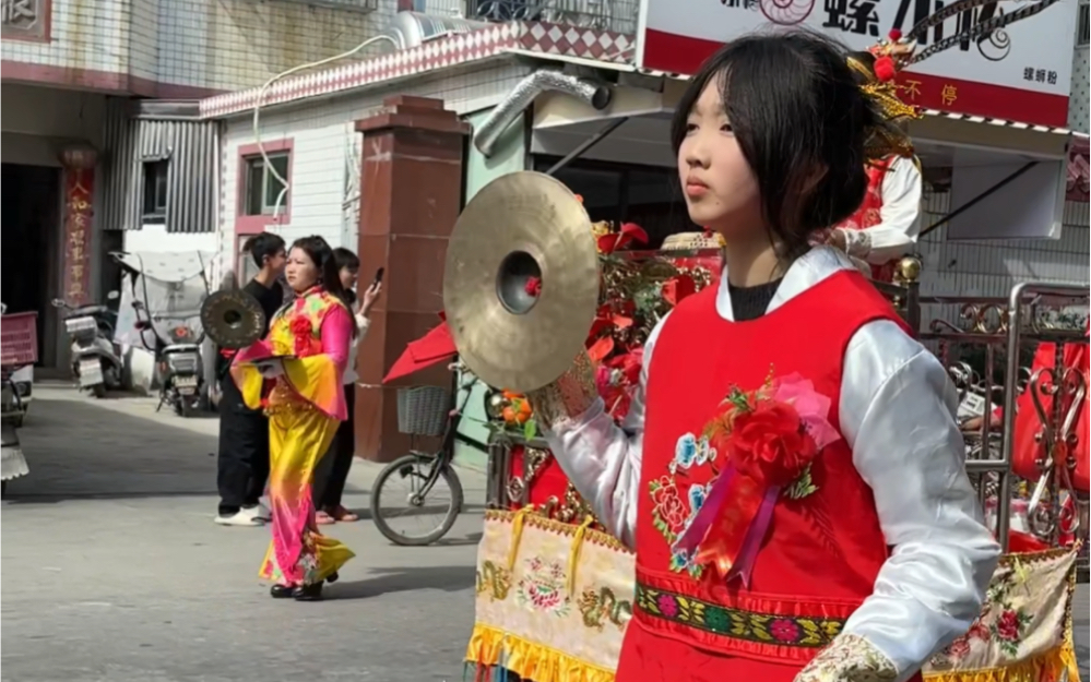 这是潮州大锣鼓中的一种乐器,你们知道怎么称呼吗?打在评论区.