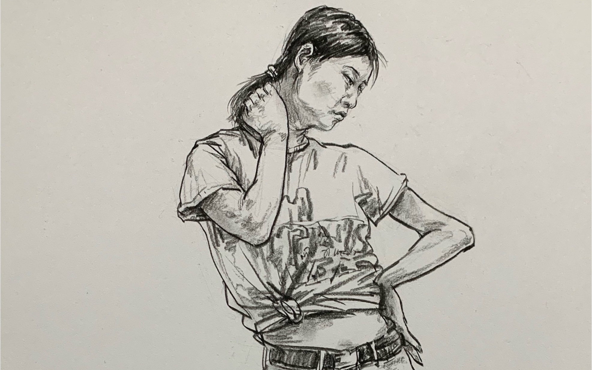 女青年站姿速写