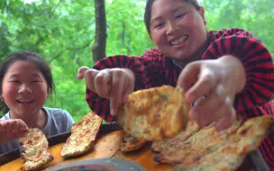 Descargar video: 1200买烧饼桶，婆媳忙半天，烧饼金黄酥脆直掉渣，出锅那一秒值了