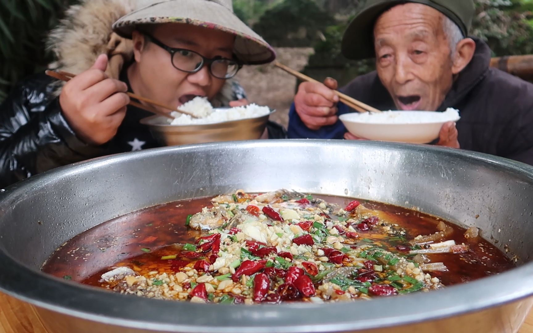 重庆名菜“邮亭鲫鱼”教程来了,麻辣酸香,大口吃鲫鱼才爽,过瘾哔哩哔哩bilibili