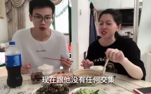 Video herunterladen: 从姐家回来了，老婆一脸不高兴，吃个饭都说和我没交集