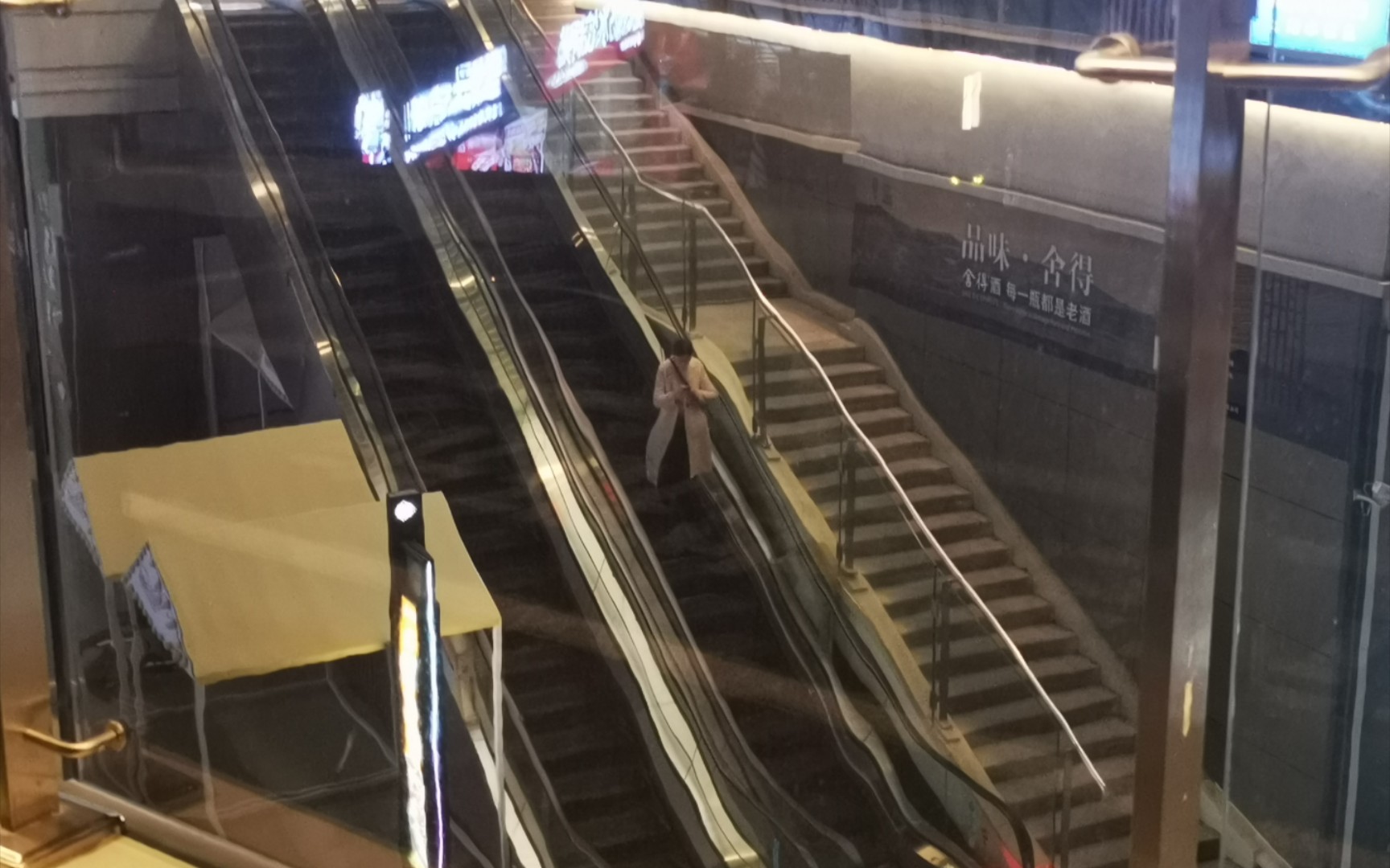 乘坐扶梯的奇妙体验,你值得拥有!