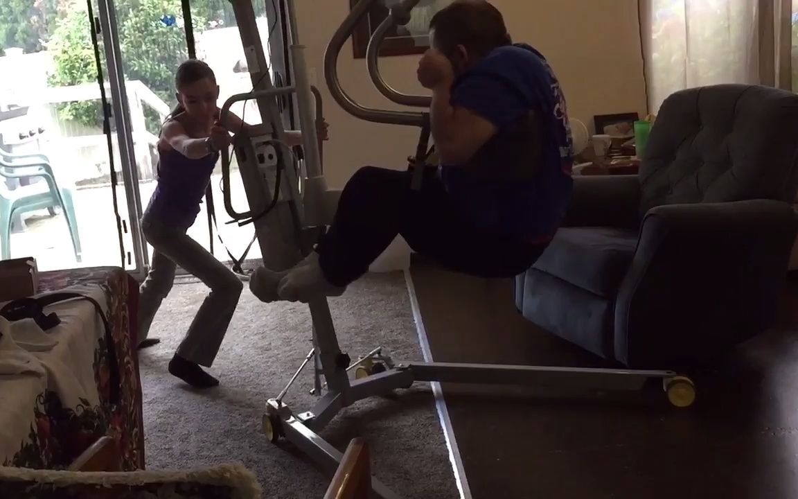 [图]Gabby transferring me with the SureHands lift for only the second time