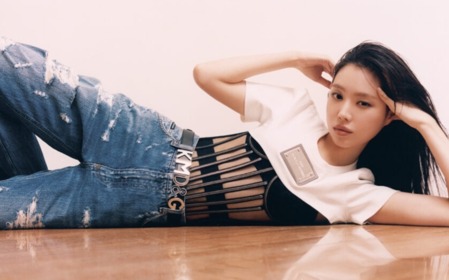 【孙娜恩】230323 vogue4月刊杂志画报图7p