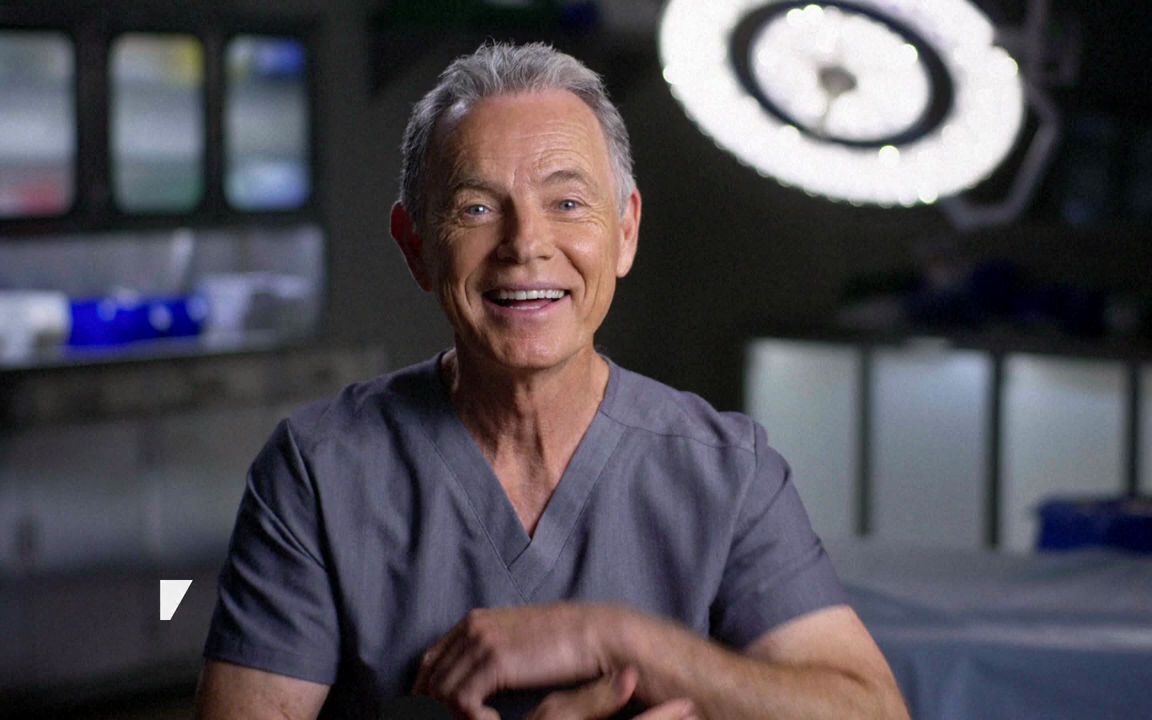 [图]In Between The Tweets_ Bruce Greenwood _ THE RESIDENT