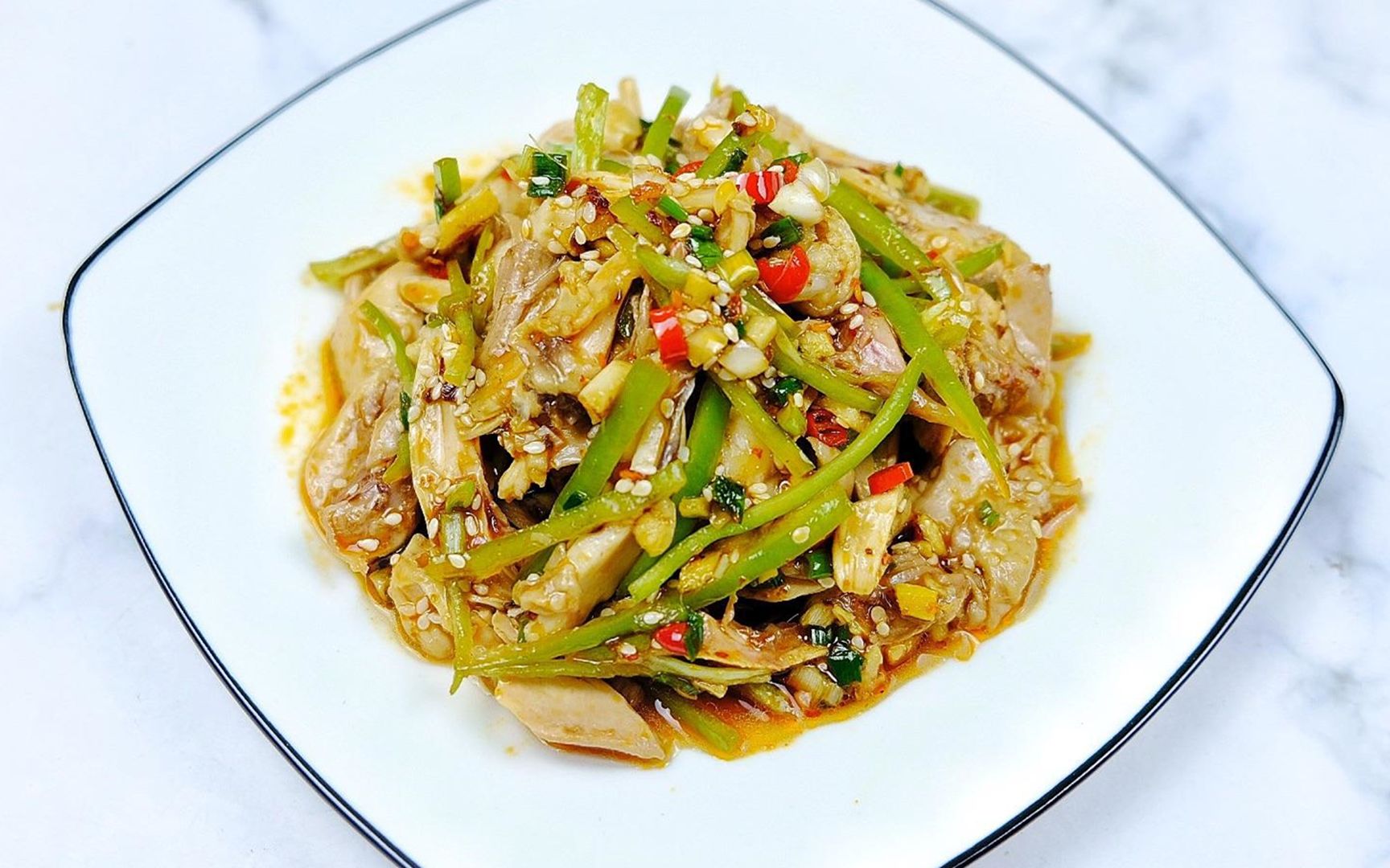 教你一道葱油手撕鸡,香滑嫩爽又简单入味,过年吃鸡好吃有档次