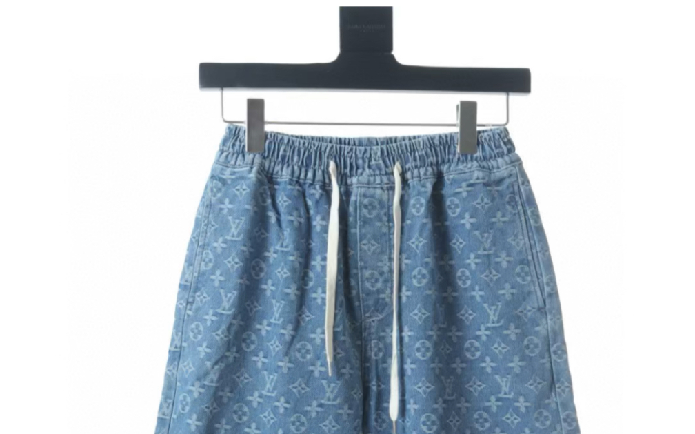 lv路易威登卡通小人老花牛仔短裤monogram 以活力运动剪裁解构牛仔工