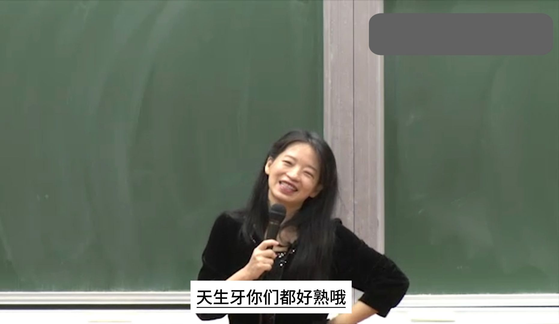 [图]【欧丽娟】在失去的瞬间，仿佛是一曲悲怆的交响曲，每一个音符都带着无尽的哀伤，弥漫心头。回忆是如此美好却又刺痛，每一个微笑、每一个眼神都成为心灵深处无法愈合的伤痕