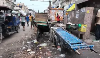 Скачать видео: 2024-10越南网民热评-满大街都是屎和苍蝇-越南人在印度品尝干净又卫生的街头美食