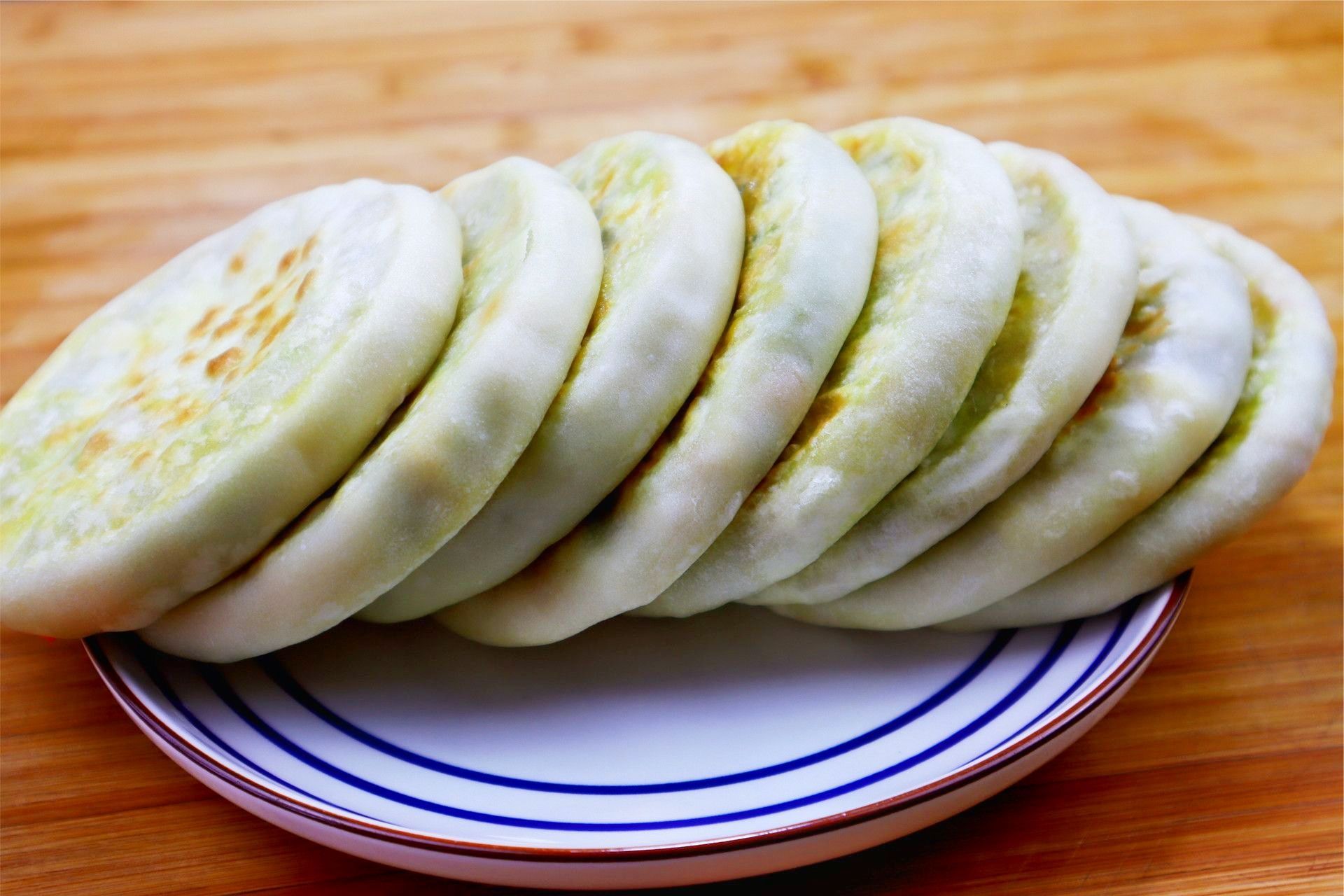 东北酸菜馅饼做法,从和面到调馅详细讲解,皮薄馅大,看一遍就会