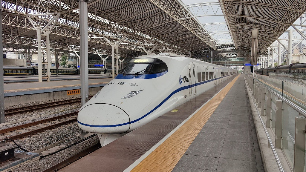 全路最低调的高速综合检测车crh2c-2061合肥站11道发车,开启合肥枢纽