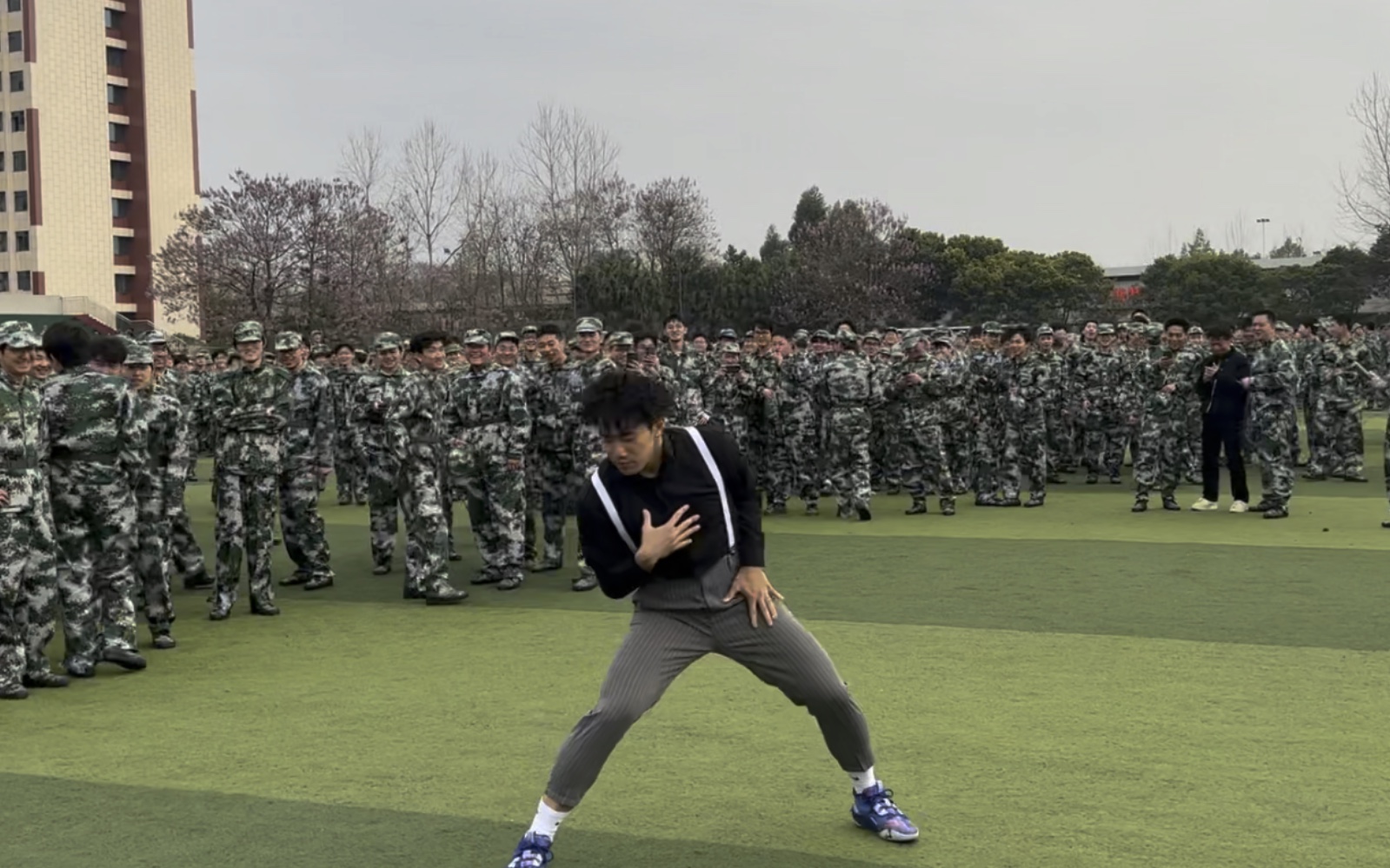 本来挺喜欢成都锦城学院的……哔哩哔哩bilibili