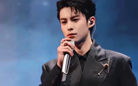 王鹤棣《寻一个你》竖版直拍 东方青苍来现代给你唱歌