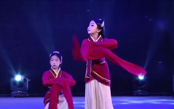 [图]毕业季幼儿国风汉唐踏鼓舞蹈《梦》，一只只舞俑慢慢苏醒 舞蹈 幼儿舞蹈 幼儿园毕业 汉唐舞 踏鼓舞 国风舞蹈