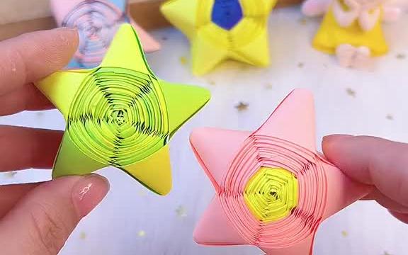 来一颗超大的幸运星,层层叠叠的星星神奇又漂亮,快艾特你的臭宝给你折