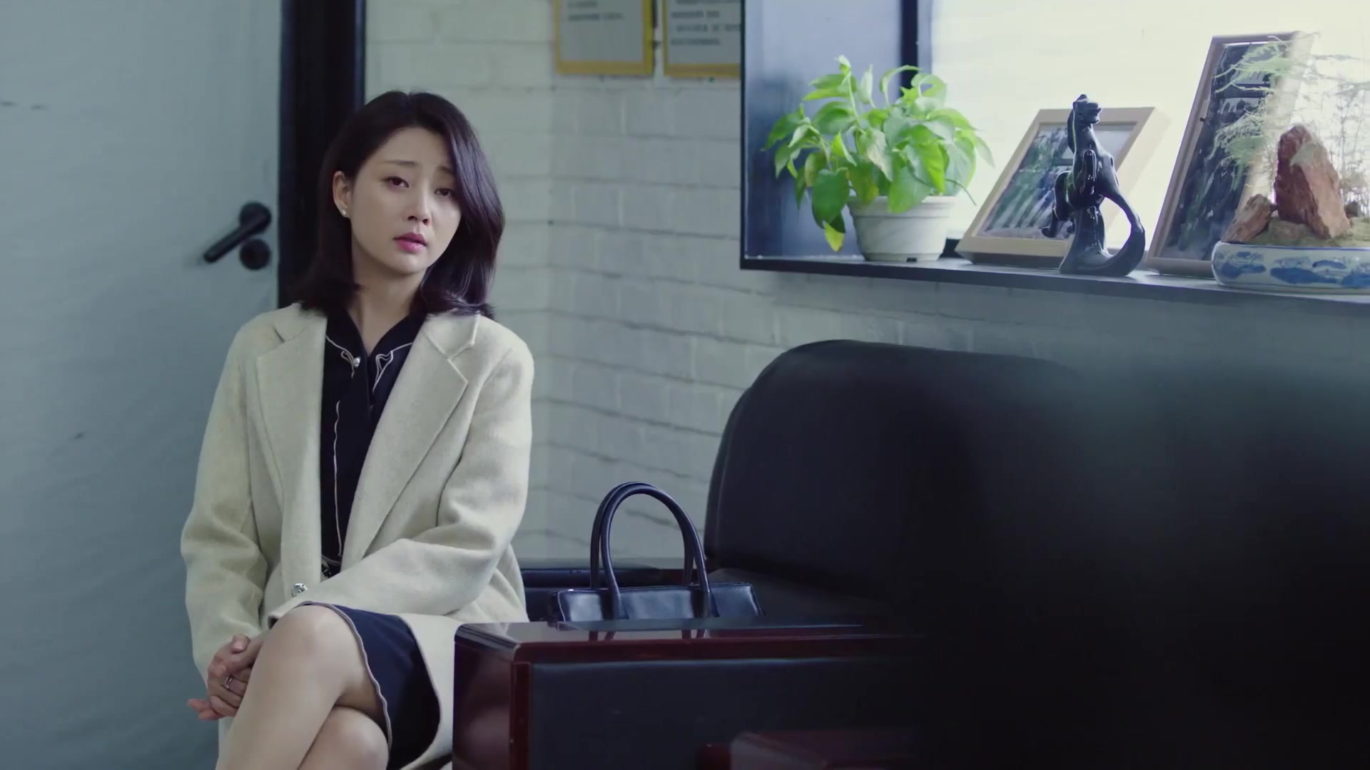 【殷桃】你迟到的许多年 43 cut- 片段 莫莉来问沐剑锋为什么投降不干