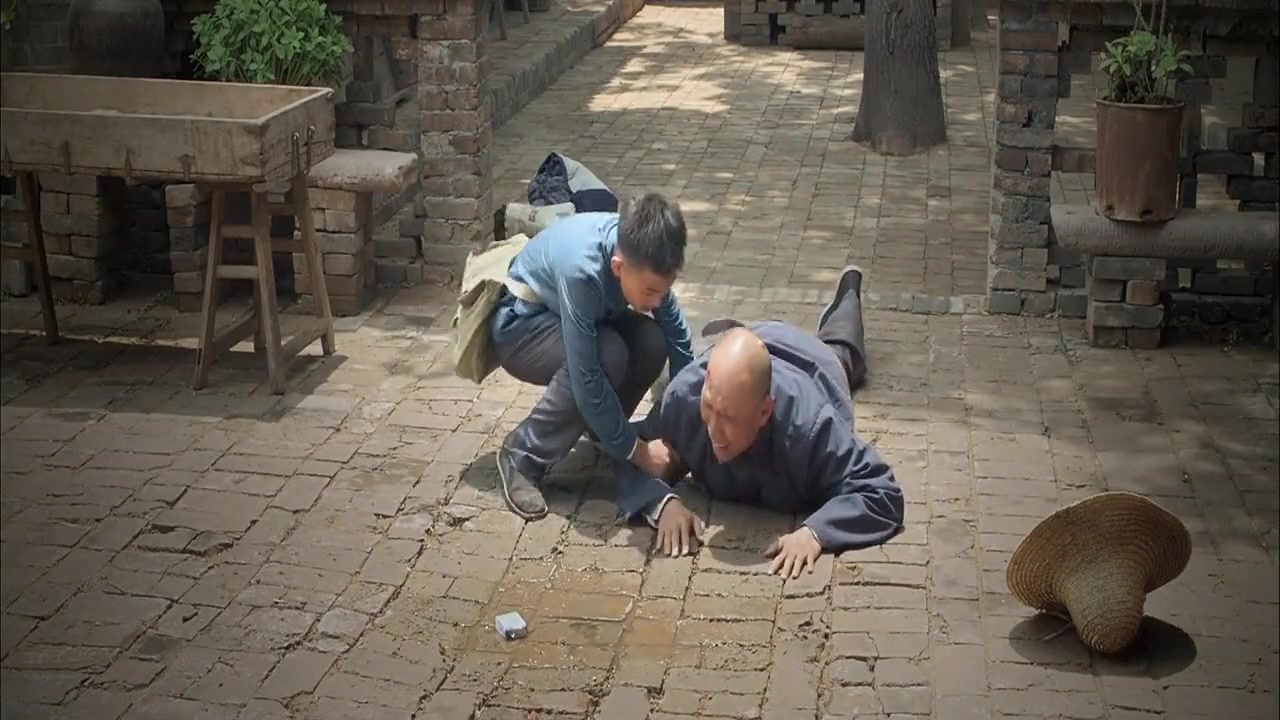 百鸟朝凤：父亲带着儿子拜师，进门第一课，芦苇吸河水