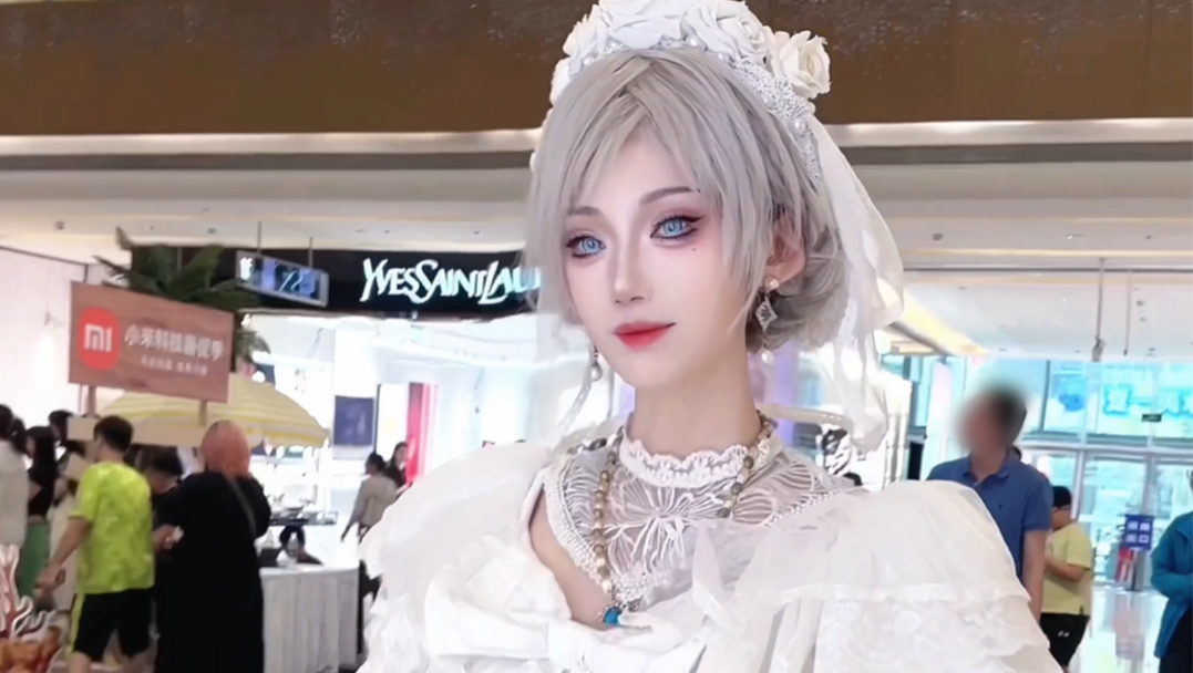 看到等身手办不要随便碰,否则