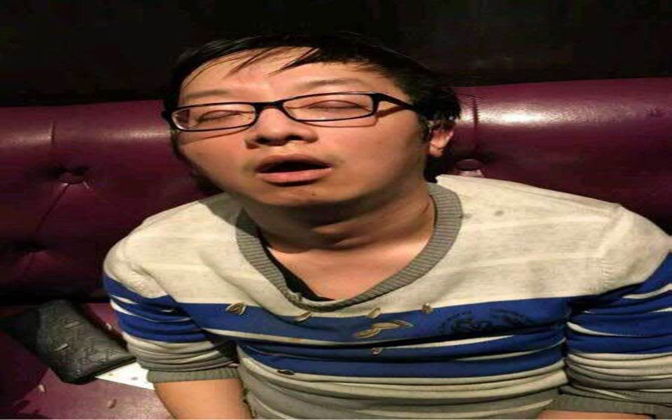 cf绝迹 蛇哥-游戏里遇到的都是猪队友,该怎么办?