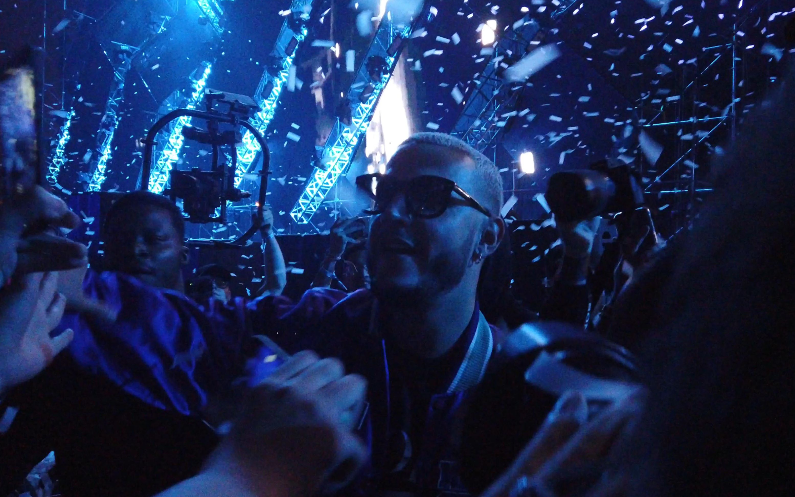 2019 vac dj snake 《middle》结尾互动握手