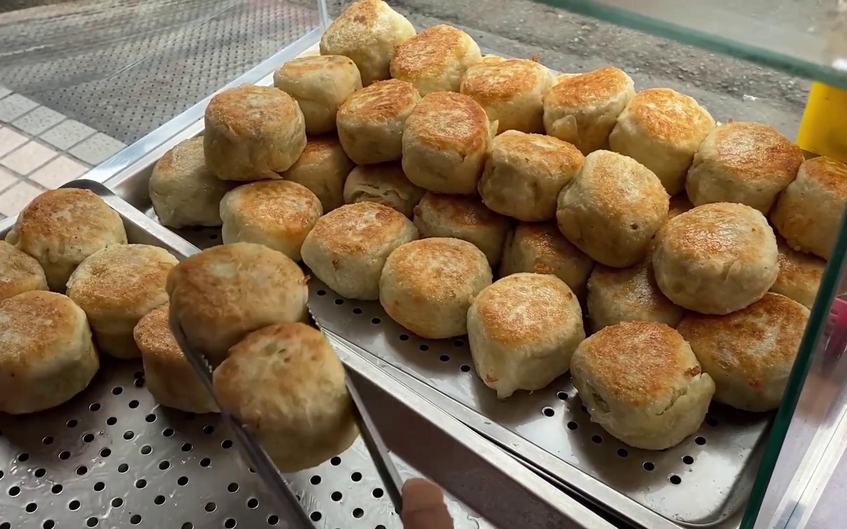 水煎包制作大师 ! - 台湾街头美食