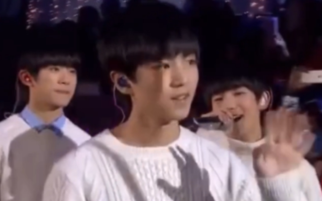 【TFBOYS】三小只的进晚 跑调 掉拍子现场,超可爱!!!哔哩哔哩bilibili