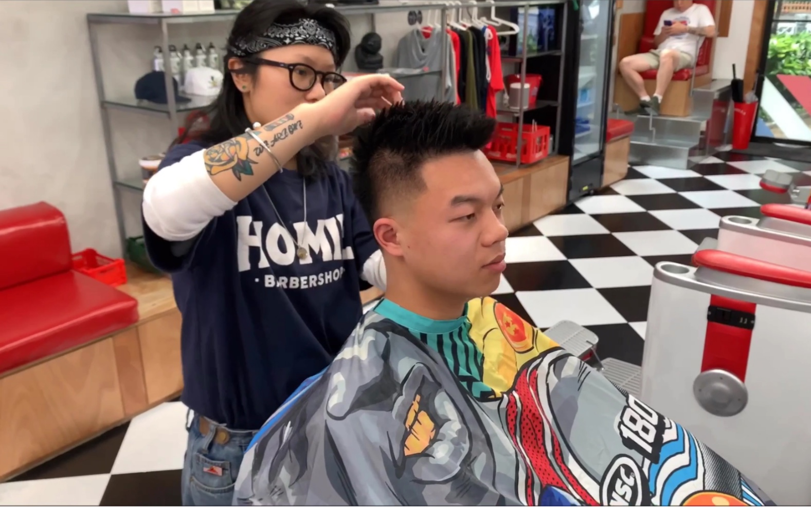 [图]VLOG#01 陪哥们去Homie Barbershop上海店