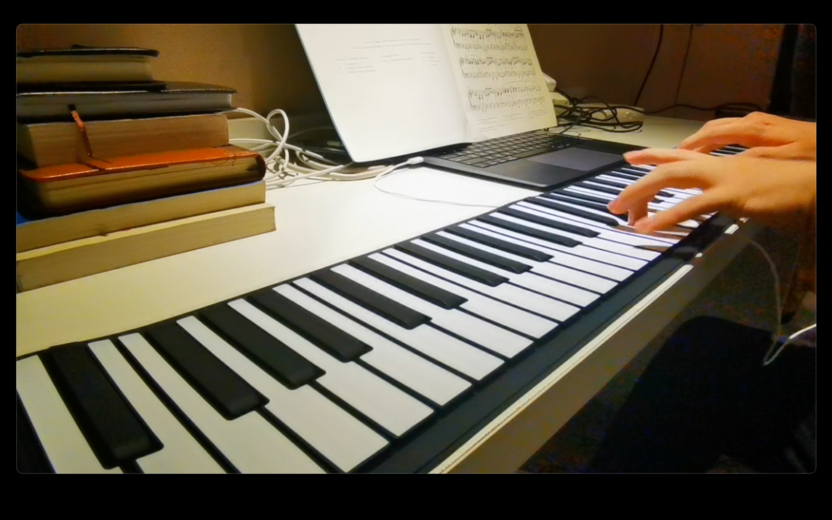 【钢琴】用手卷钢琴弹肖邦第一叙事曲(小片段)_哔哩哔哩_bilibili