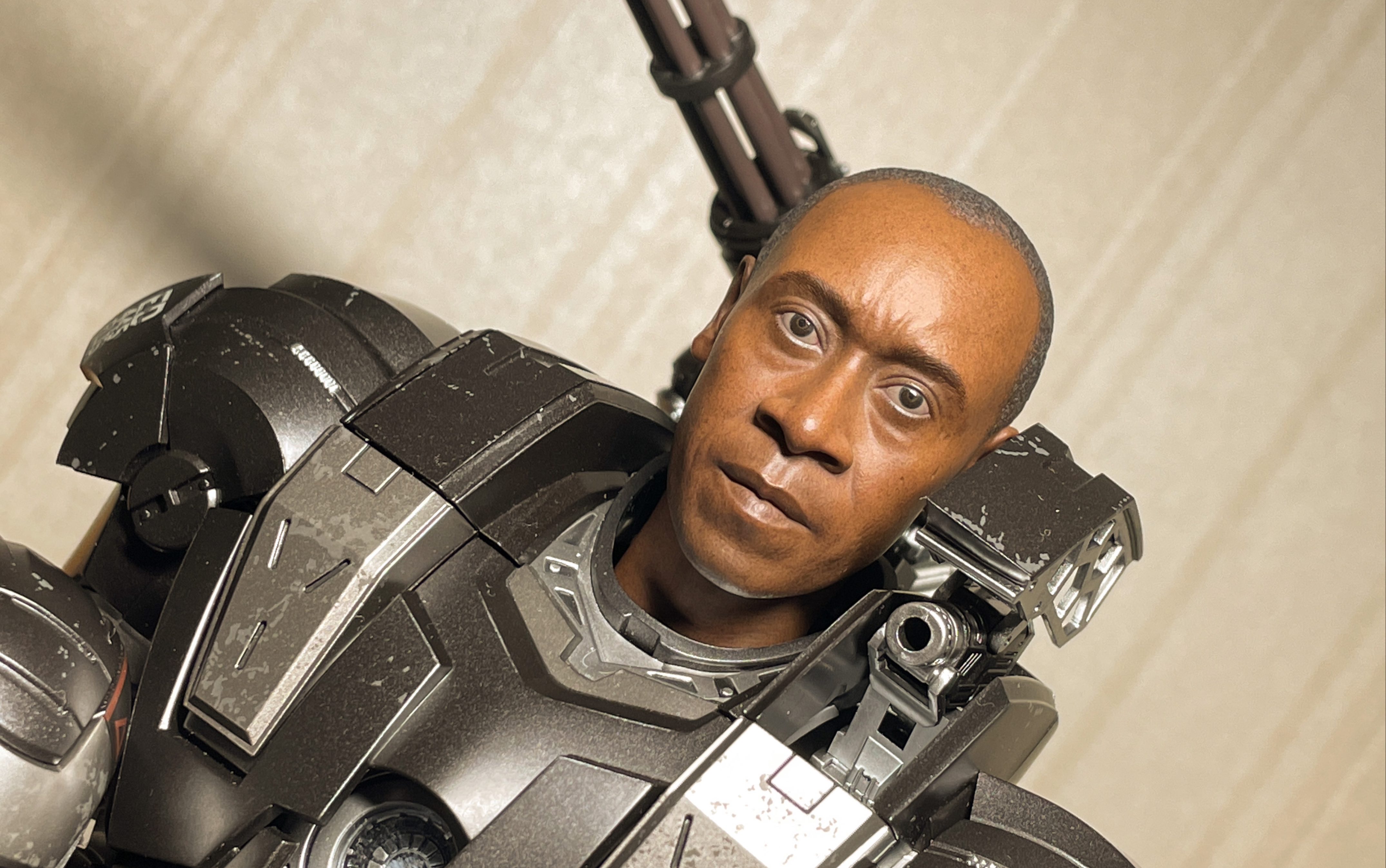 hottoys 关于钢铁侠2的战争机器mk1 的机体欣赏 古早良心设计
