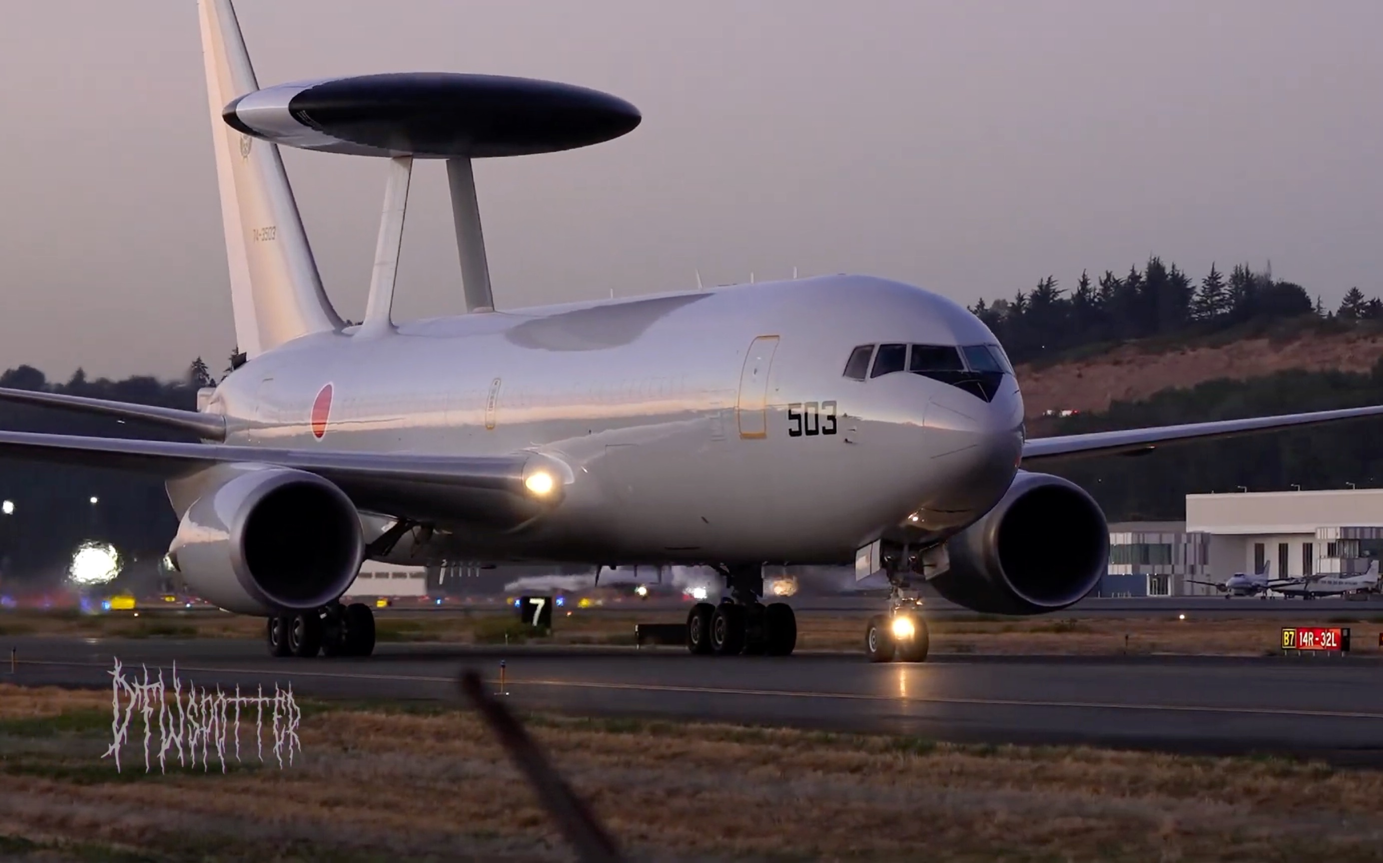 日本航空自卫队 波音e-767预警机起降