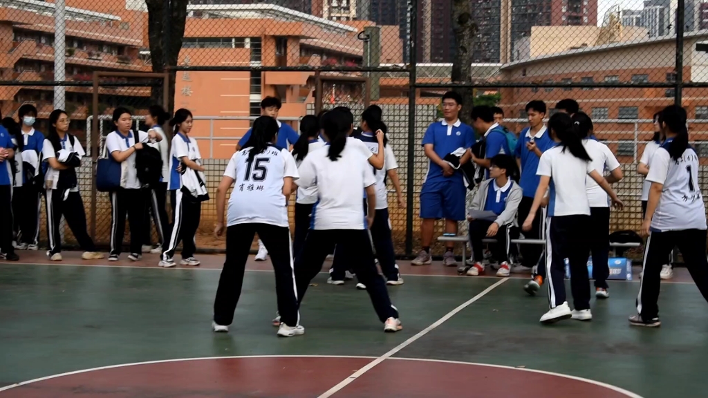 11.10龙城高级中学篮球赛6班vs14班女生