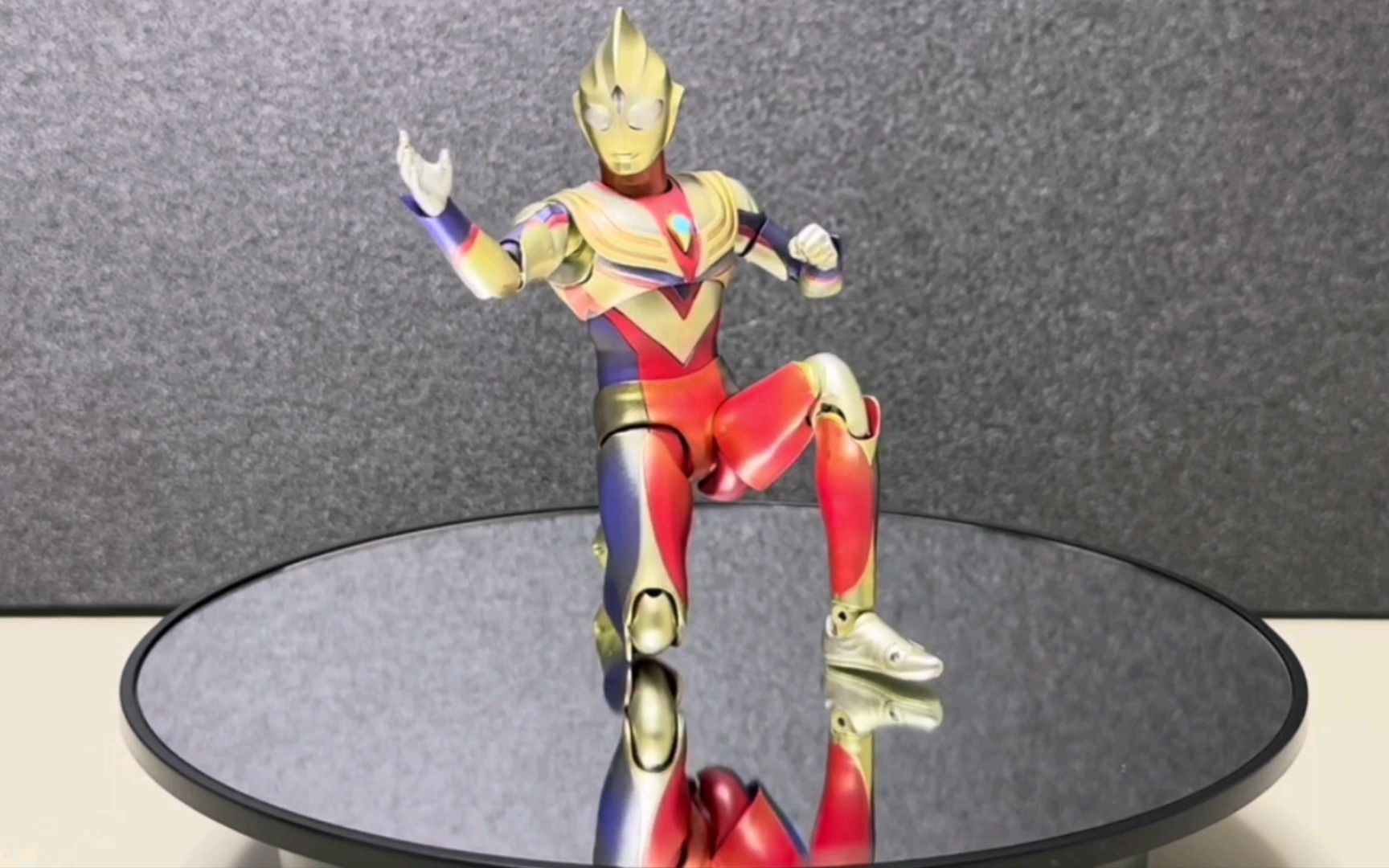 figuarts真骨雕製法繫列之閃耀型迪卡(超人力霸王迪卡)