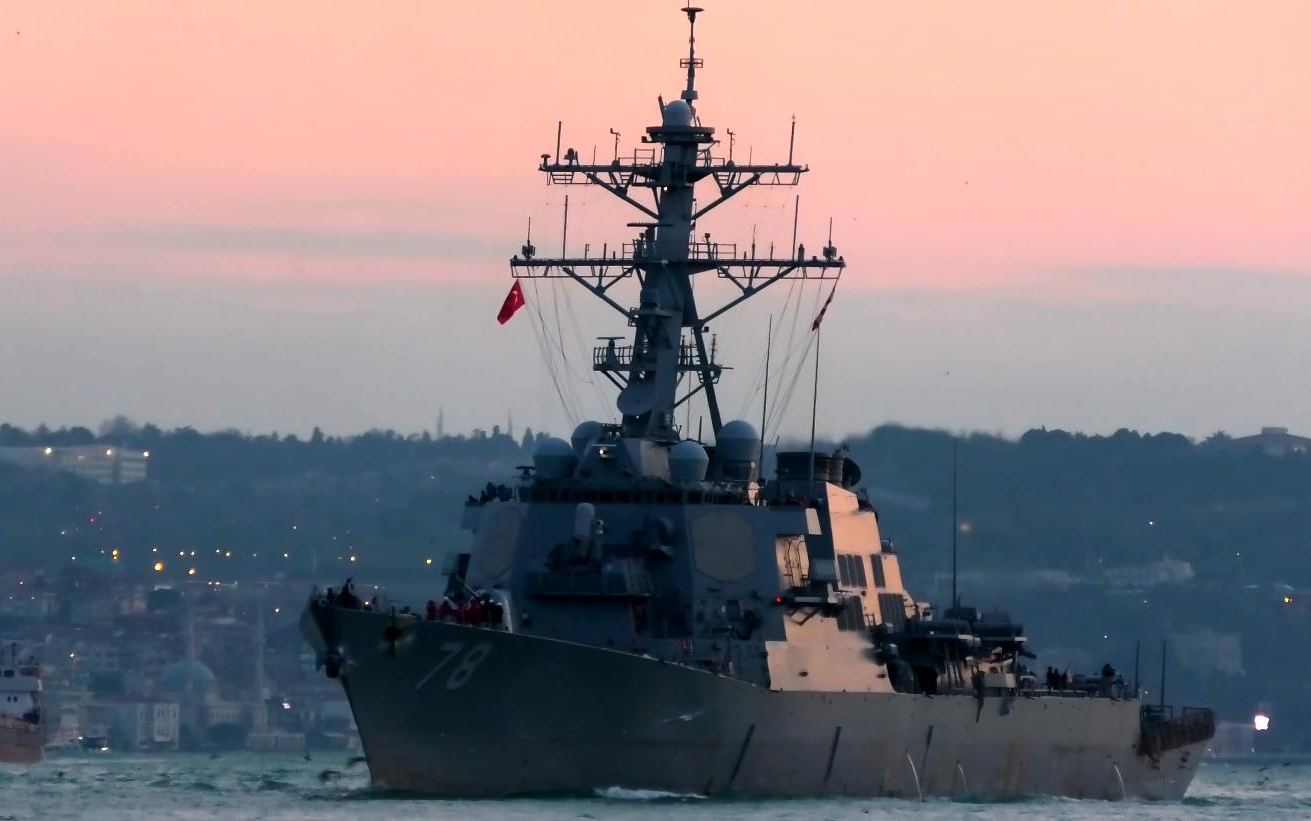 【美国海军】阿利·伯克级驱逐舰flightⅡ型 "波特"号(ddg-78)通过