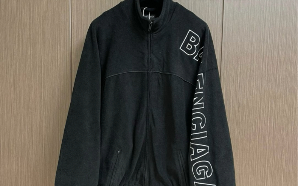 分享一下高仿巴黎世家balenciaga 2023fw羊羔绒立领夹克外套