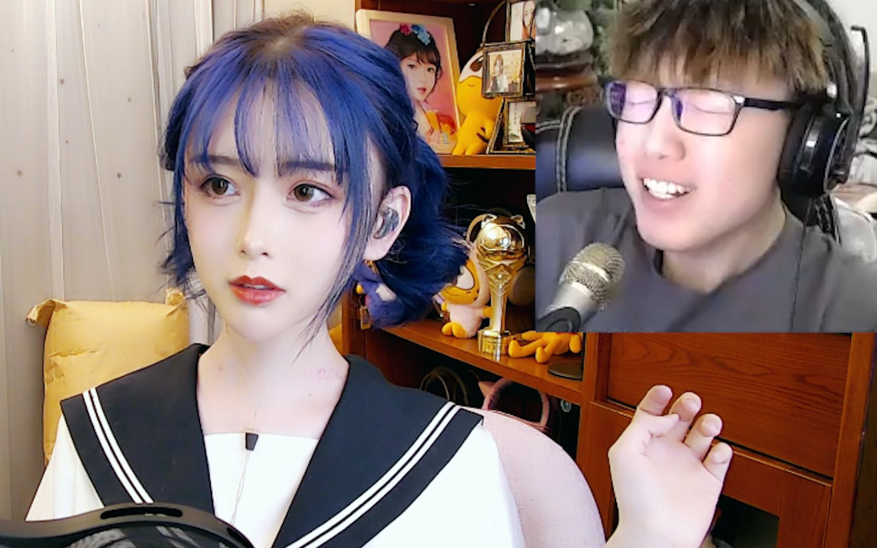 爆笑马桶c直播看轩墨宝宝兴奋到腿抽筋痛并快乐着