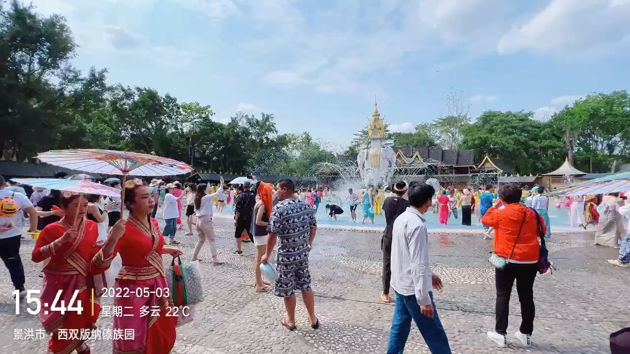 [图]西双版纳傣族泼水节起飞