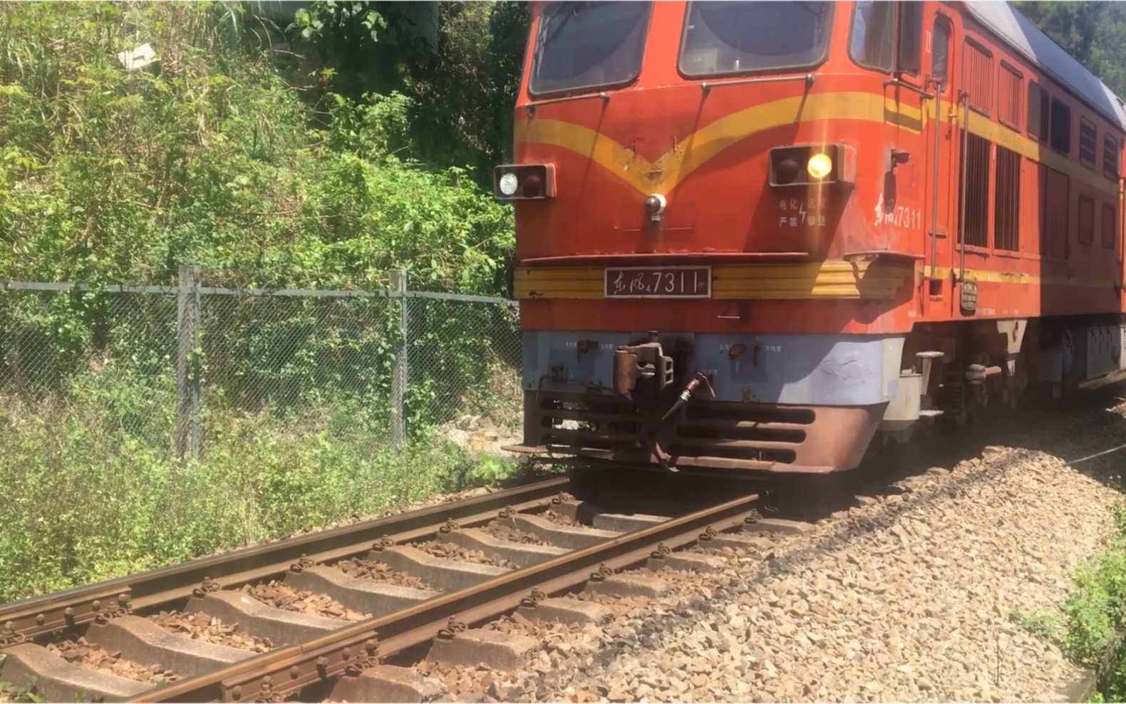 平盐铁路港8次平盐自备df4牵引全列广州局管内用车通过