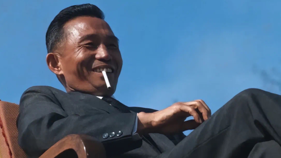 站在你面前的是，半岛唯一的太阳，首尔第一深情男子，爱抓人的高木同学，汉江奇迹的缔造者，釜马事件亲历者，韩太宗朴正熙！